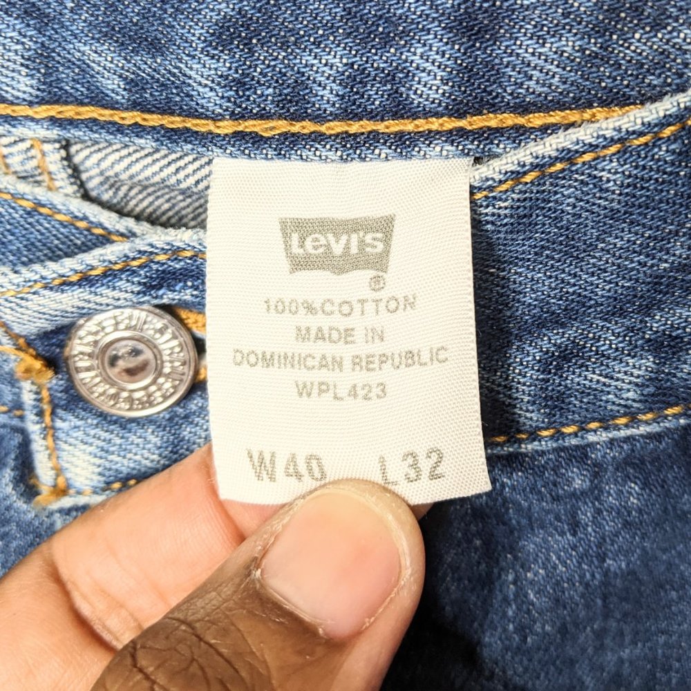 Levi's 501 0115 80s-90s Button Fly Distressed Jean - Picture 3 of 10